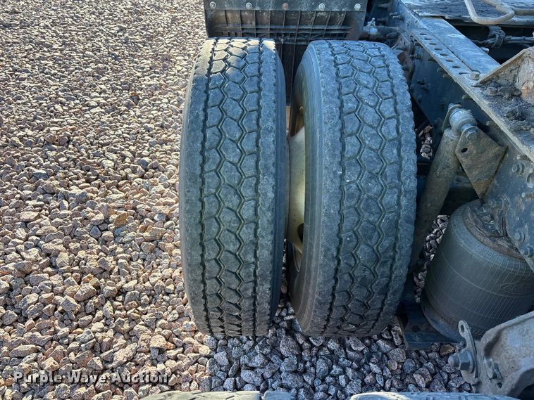 image for item YA2287 2016 Mack CXU613 semi truck