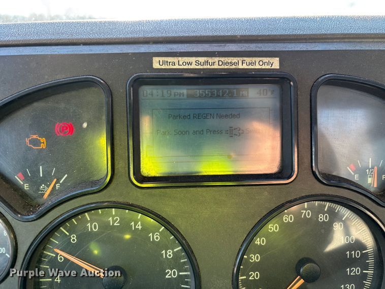 image for item YA2287 2016 Mack CXU613 semi truck