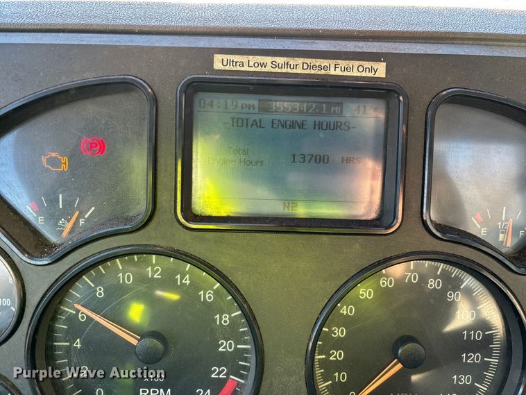 image for item YA2287 2016 Mack CXU613 semi truck