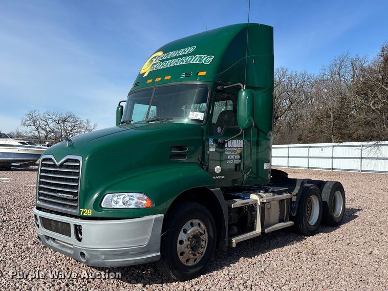 image for item YA2288 2016 Mack CXU613 semi truck