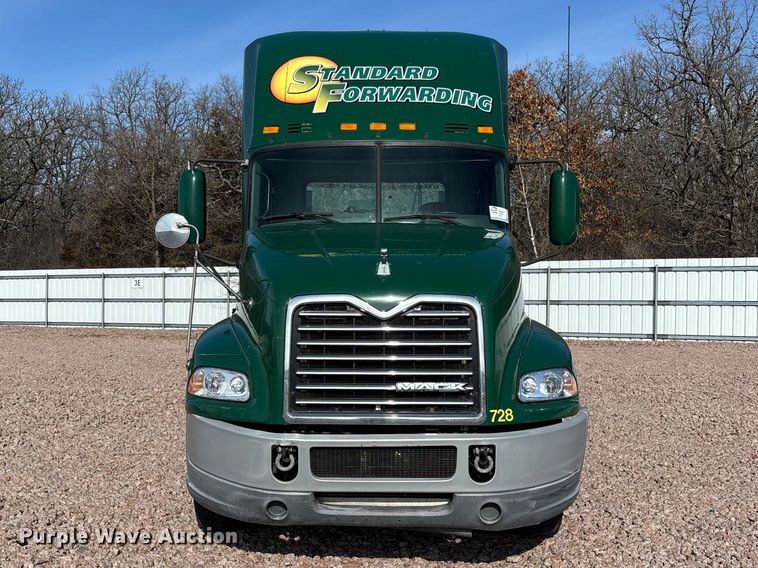 image for item YA2288 2016 Mack CXU613 semi truck