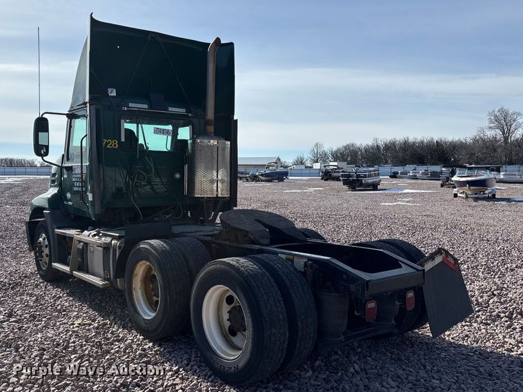 image for item YA2288 2016 Mack CXU613 semi truck