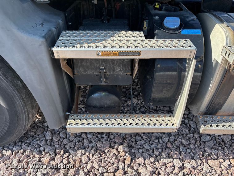 image for item YA2288 2016 Mack CXU613 semi truck