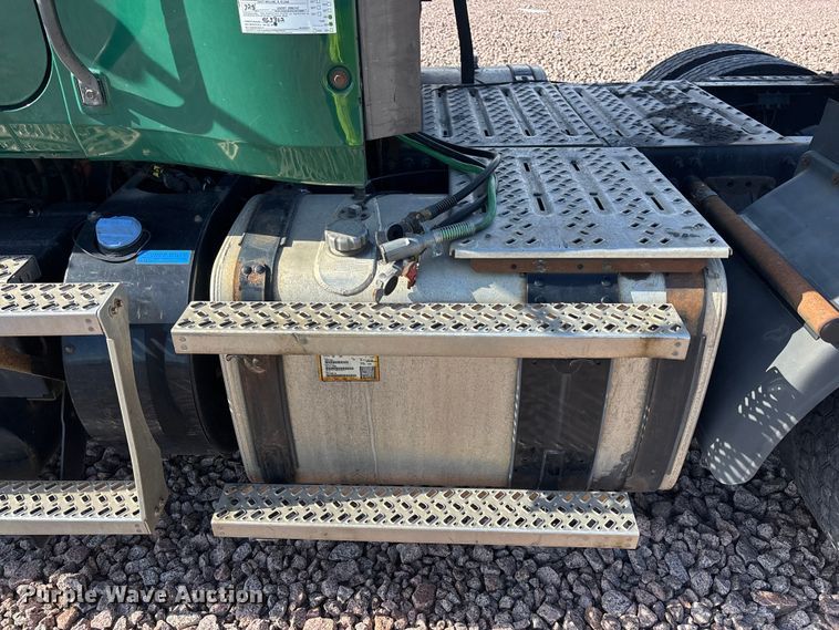 image for item YA2288 2016 Mack CXU613 semi truck