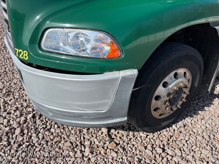 image for item YA2288 2016 Mack CXU613 semi truck