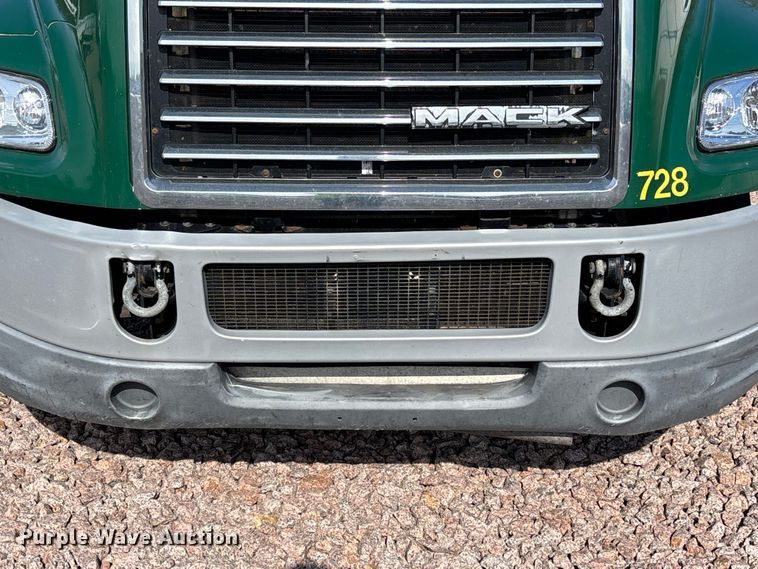 image for item YA2288 2016 Mack CXU613 semi truck