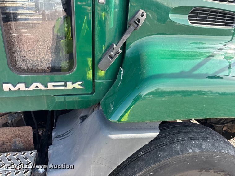 image for item YA2288 2016 Mack CXU613 semi truck