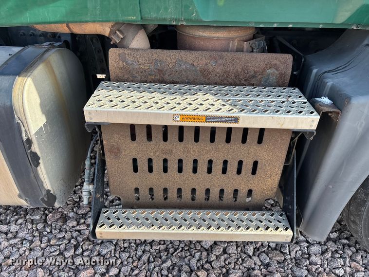 image for item YA2288 2016 Mack CXU613 semi truck