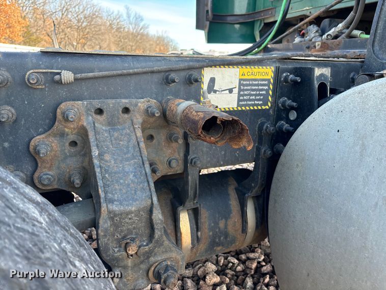 image for item YA2288 2016 Mack CXU613 semi truck