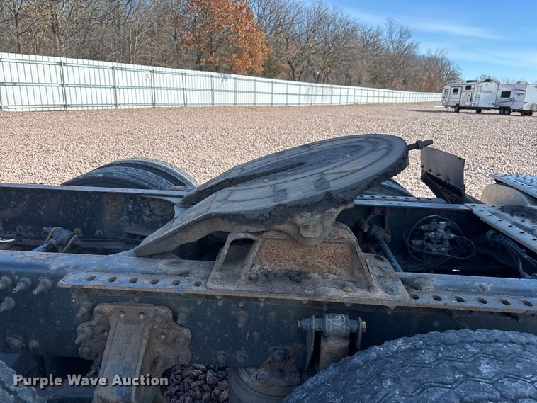 image for item YA2288 2016 Mack CXU613 semi truck