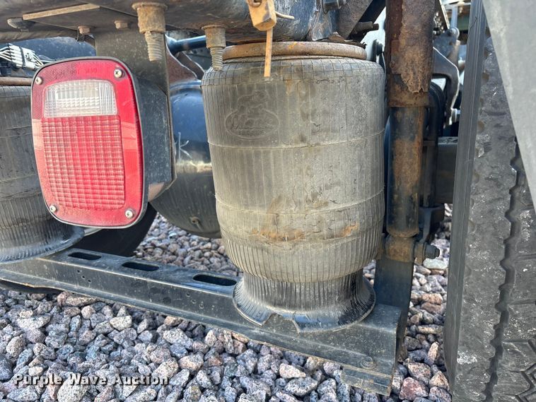 image for item YA2288 2016 Mack CXU613 semi truck