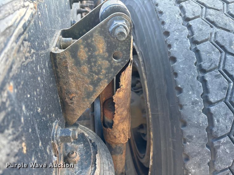 image for item YA2288 2016 Mack CXU613 semi truck