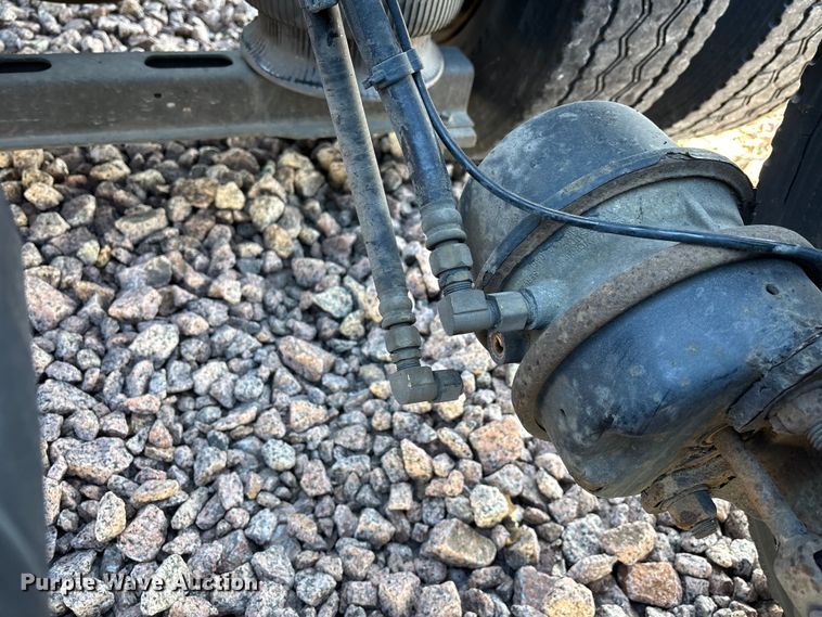 image for item YA2288 2016 Mack CXU613 semi truck