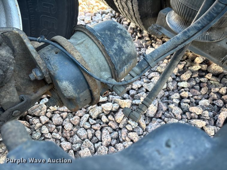 image for item YA2288 2016 Mack CXU613 semi truck