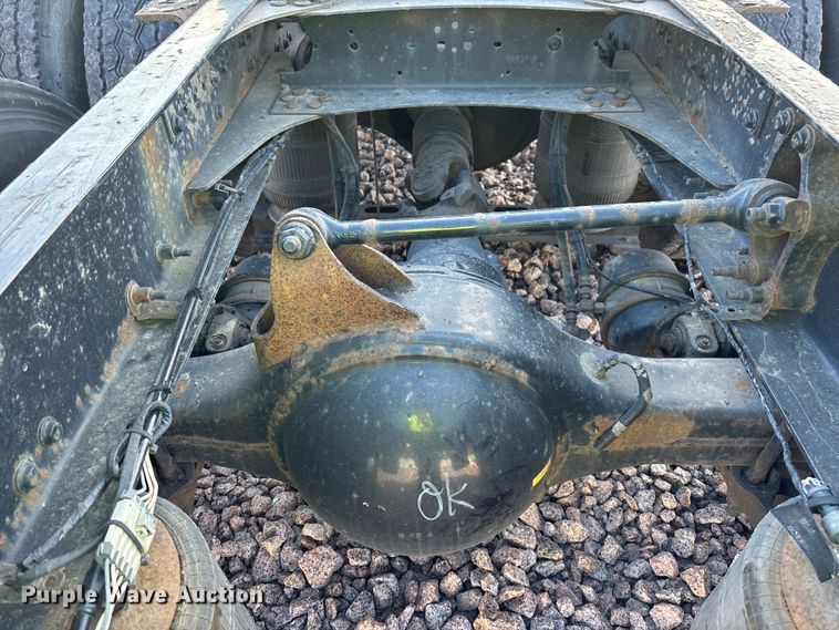 image for item YA2288 2016 Mack CXU613 semi truck