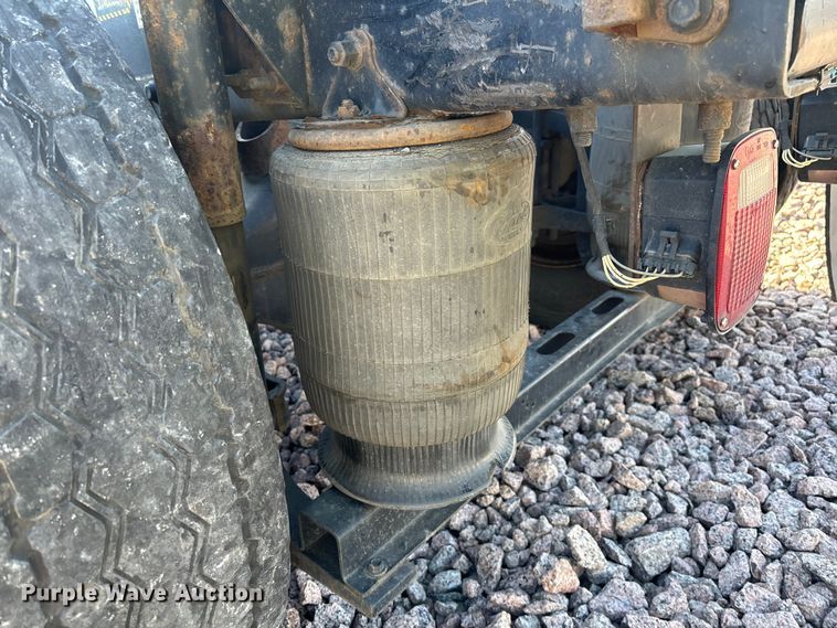 image for item YA2288 2016 Mack CXU613 semi truck