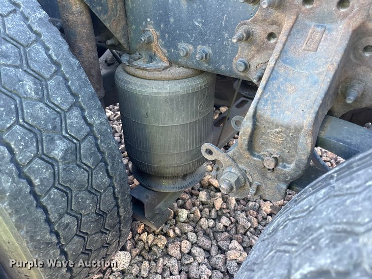 image for item YA2288 2016 Mack CXU613 semi truck