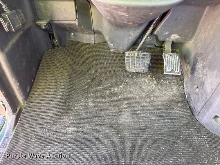 image for item YA2288 2016 Mack CXU613 semi truck