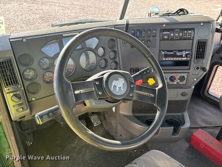 image for item YA2288 2016 Mack CXU613 semi truck