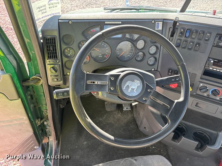 image for item YA2288 2016 Mack CXU613 semi truck