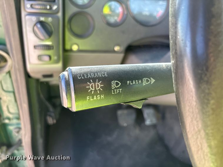 image for item YA2288 2016 Mack CXU613 semi truck