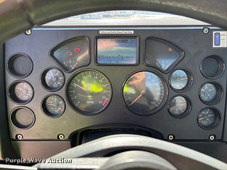 image for item YA2288 2016 Mack CXU613 semi truck