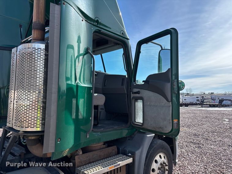 image for item YA2288 2016 Mack CXU613 semi truck