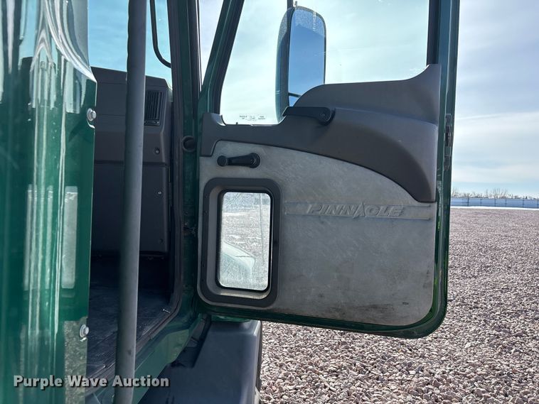 image for item YA2288 2016 Mack CXU613 semi truck