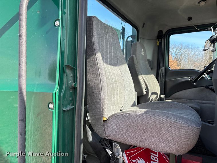 image for item YA2288 2016 Mack CXU613 semi truck