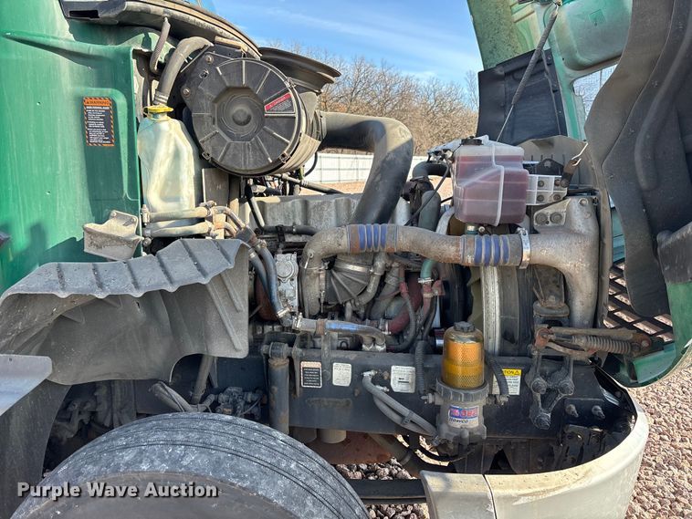 image for item YA2288 2016 Mack CXU613 semi truck