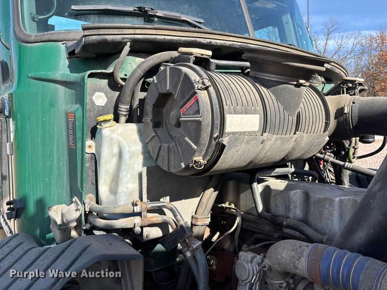 image for item YA2288 2016 Mack CXU613 semi truck