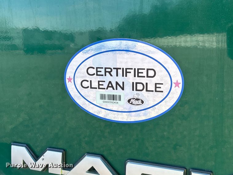 image for item YA2288 2016 Mack CXU613 semi truck