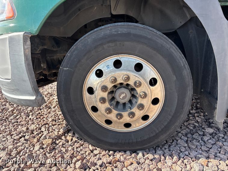 image for item YA2288 2016 Mack CXU613 semi truck