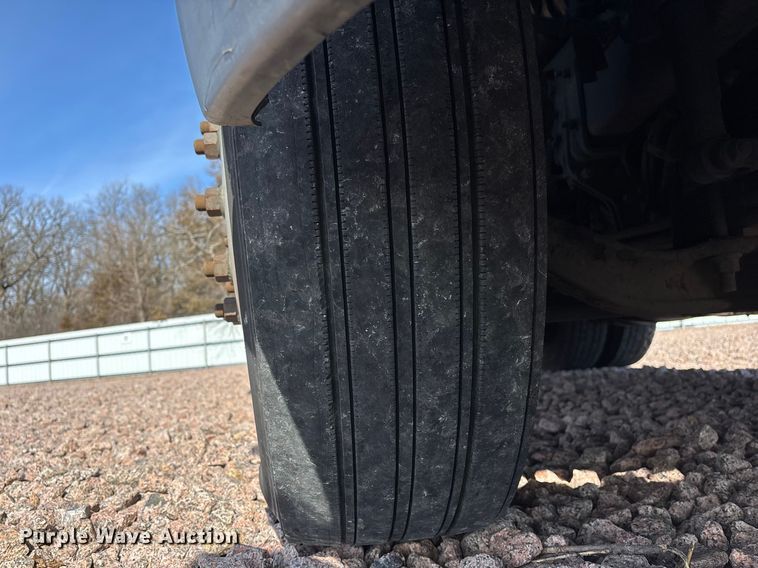 image for item YA2288 2016 Mack CXU613 semi truck