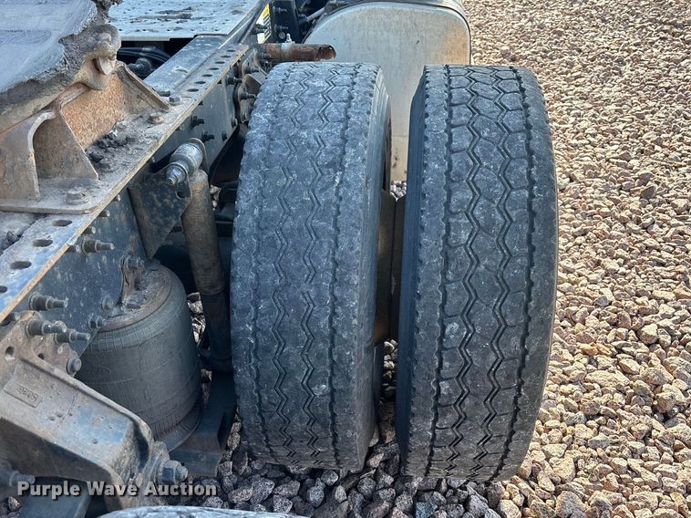 image for item YA2288 2016 Mack CXU613 semi truck