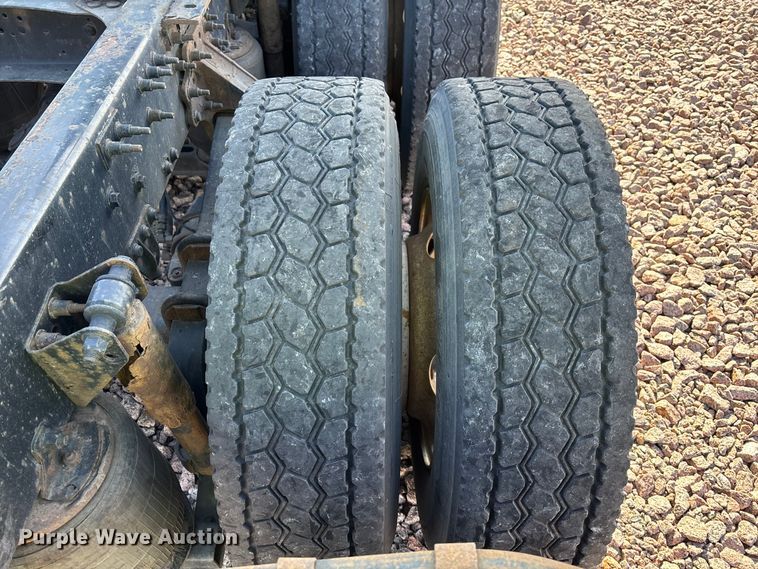 image for item YA2288 2016 Mack CXU613 semi truck