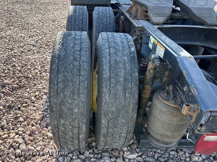 image for item YA2288 2016 Mack CXU613 semi truck