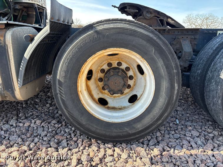 image for item YA2288 2016 Mack CXU613 semi truck