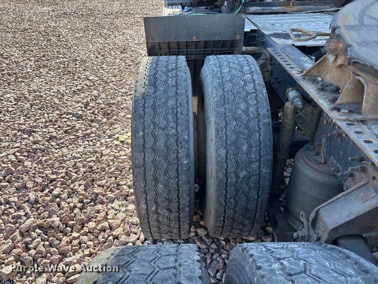 image for item YA2288 2016 Mack CXU613 semi truck