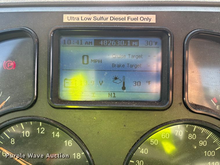 image for item YA2288 2016 Mack CXU613 semi truck