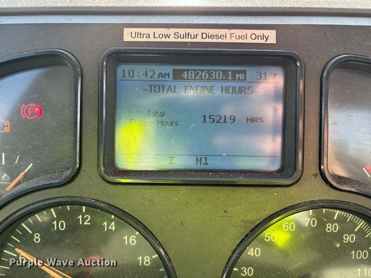 image for item YA2288 2016 Mack CXU613 semi truck