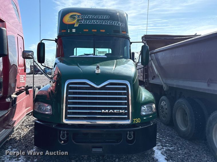 image for item YA2289 2016 Mack CXU613 semi truck