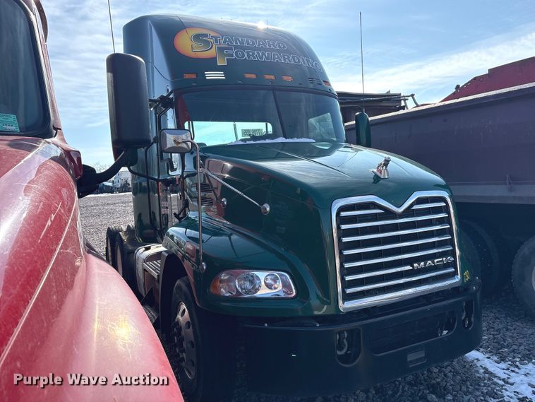 image for item YA2289 2016 Mack CXU613 semi truck