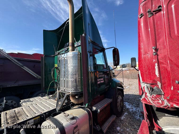 image for item YA2289 2016 Mack CXU613 semi truck