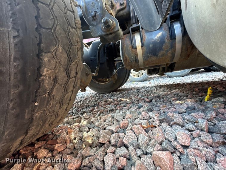 image for item YA2289 2016 Mack CXU613 semi truck