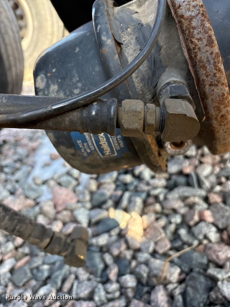 image for item YA2289 2016 Mack CXU613 semi truck