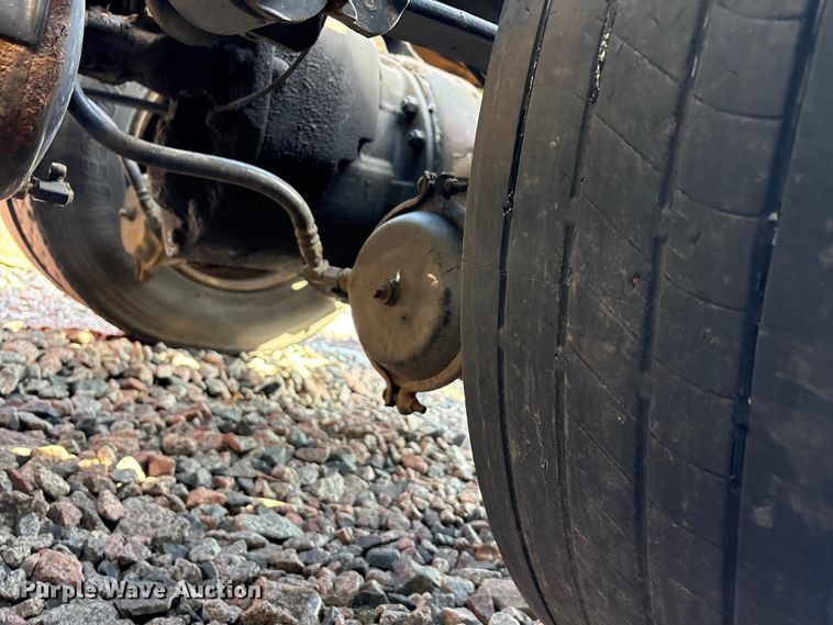 image for item YA2289 2016 Mack CXU613 semi truck