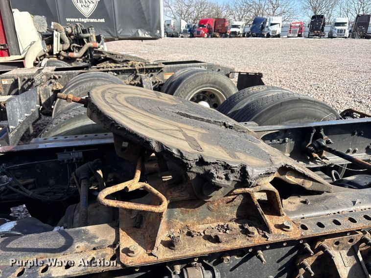 image for item YA2289 2016 Mack CXU613 semi truck