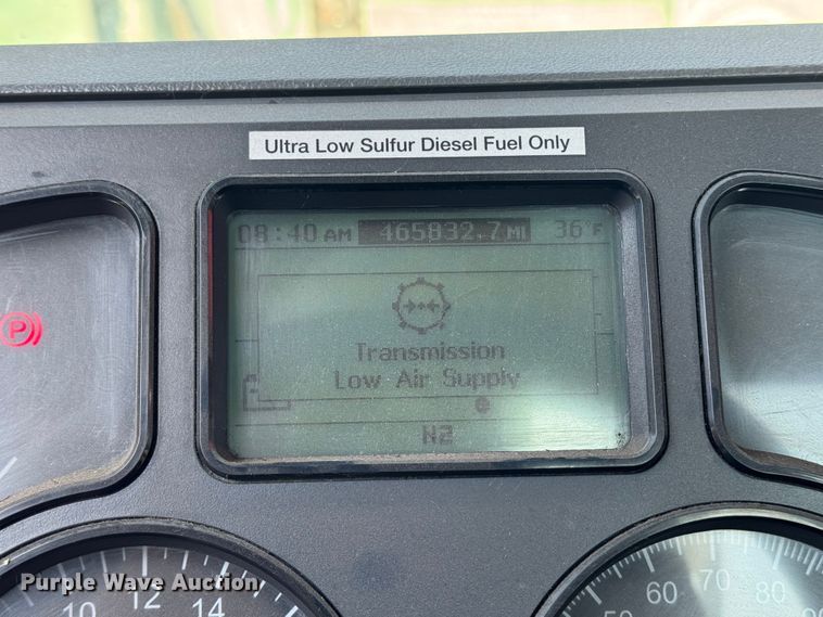 image for item YA2289 2016 Mack CXU613 semi truck