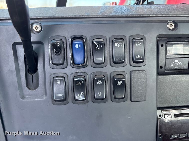 image for item YA2289 2016 Mack CXU613 semi truck